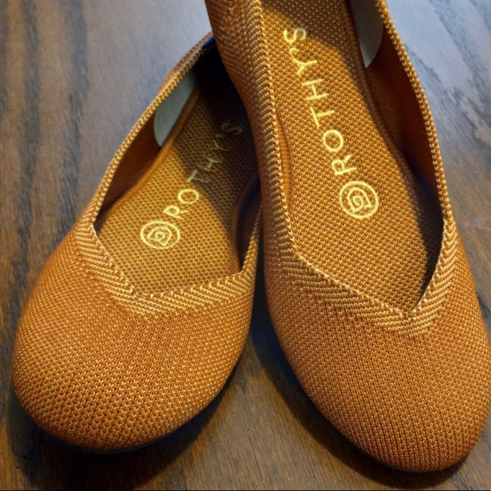 New without tags Rothy’s flats in fawn
